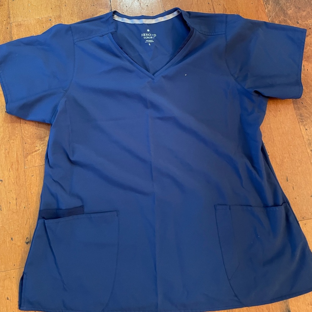 Beyond Scrubs, Navy scrub top